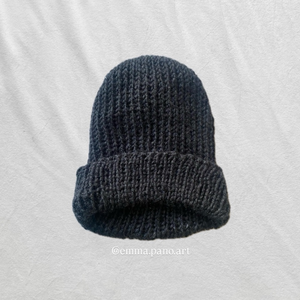 dark gray ribbed fisherman beanie hat